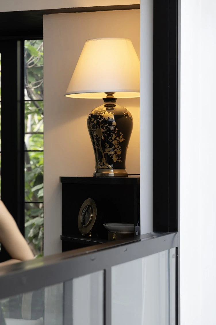 アッシュ材のセンターテーブル - モダンな雲型デザイン、収納付きでインテリアを引き立てる家具 hrn-5253