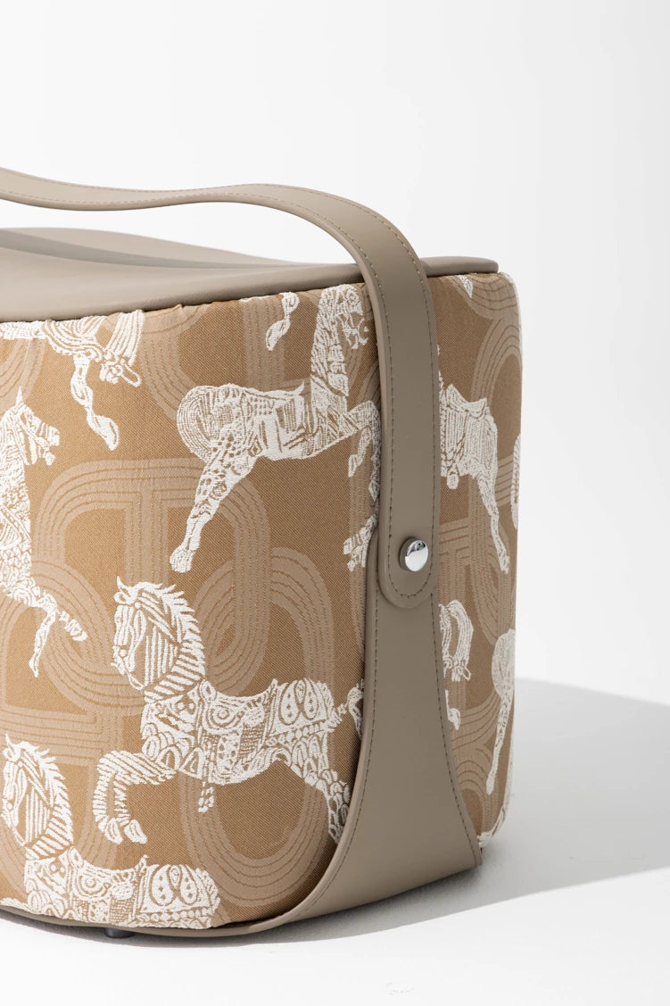 ハイエンドな合成皮革スツール|無垢材のデザイン座椅子|インテリアアクセントに最適! hrn-5254