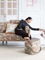 ハイエンドな合成皮革スツール|無垢材のデザイン座椅子|インテリアアクセントに最適! hrn-5254