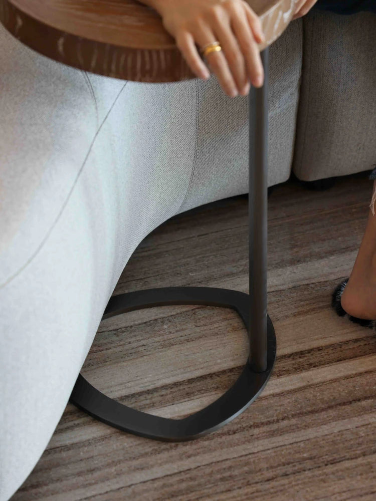 アッシュ材とスチール製のスタイリッシュセンターテーブル - モダンなリビングにぴったり! hrn-5255