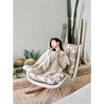 ダウンと絹綿の贅沢な触感!ケヤキ&アイアン製デザインチェア - リラックス空間を演出するモダンインテリア hrn-5256