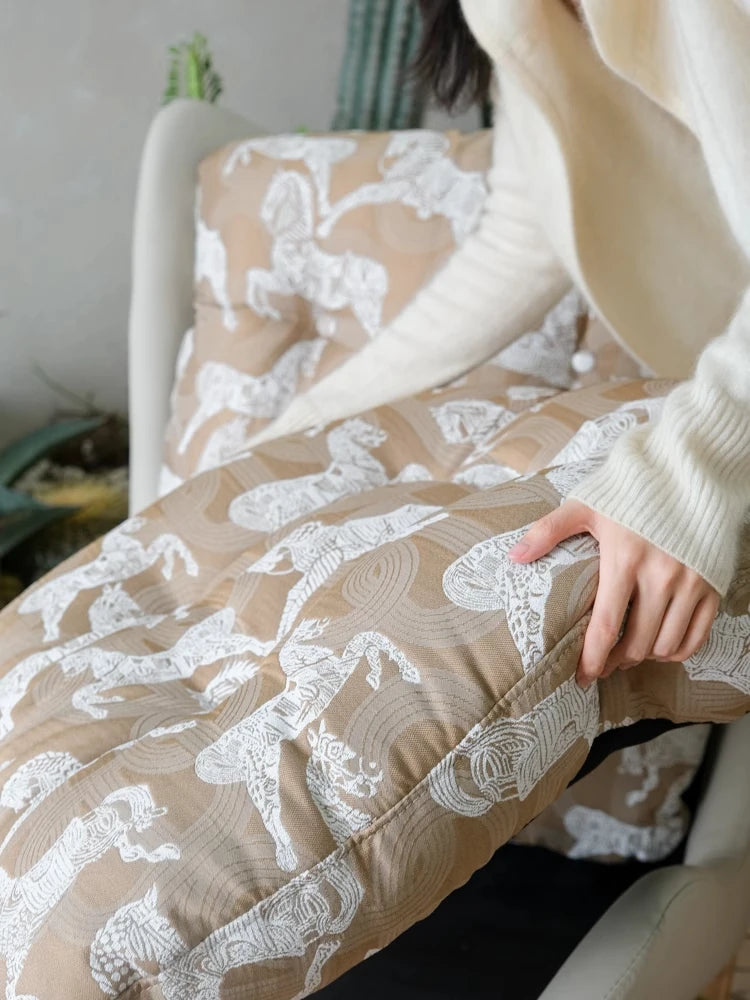 ダウンと絹綿の贅沢な触感!ケヤキ&アイアン製デザインチェア - リラックス空間を演出するモダンインテリア hrn-5256