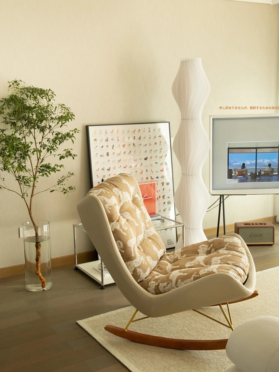 ダウンと絹綿の贅沢な触感!ケヤキ&アイアン製デザインチェア - リラックス空間を演出するモダンインテリア hrn-5256