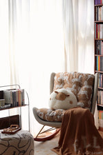 ダウンと絹綿の贅沢な触感!ケヤキ&アイアン製デザインチェア - リラックス空間を演出するモダンインテリア hrn-5256