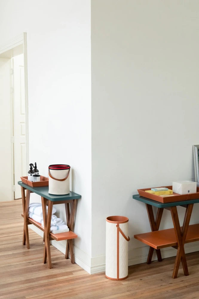 アッシュ材多層板製 シックな合成皮革テーブル - スタイリッシュなインテリアに最適なアイテム hrn-5260