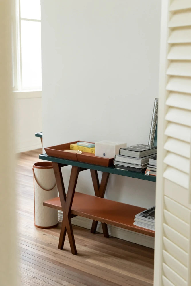 アッシュ材多層板製 シックな合成皮革テーブル - スタイリッシュなインテリアに最適なアイテム hrn-5260