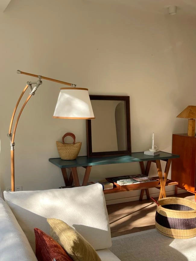 アッシュ材多層板製 シックな合成皮革テーブル - スタイリッシュなインテリアに最適なアイテム hrn-5260