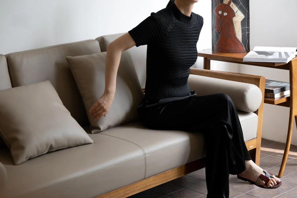 アッシュ材多層板製 シックな合成皮革テーブル - スタイリッシュなインテリアに最適なアイテム hrn-5260