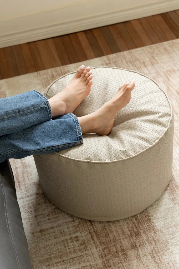 アッシュ材多層板製 シックな合成皮革テーブル - スタイリッシュなインテリアに最適なアイテム hrn-5260