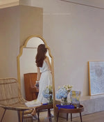 ケヤキガラスの洗練されたアンティークスタイルミラー - 美しいインテリアのアクセントに最適! hrn-5261