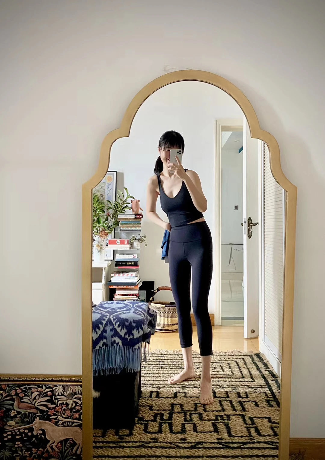 ケヤキガラスの洗練されたアンティークスタイルミラー - 美しいインテリアのアクセントに最適! hrn-5261