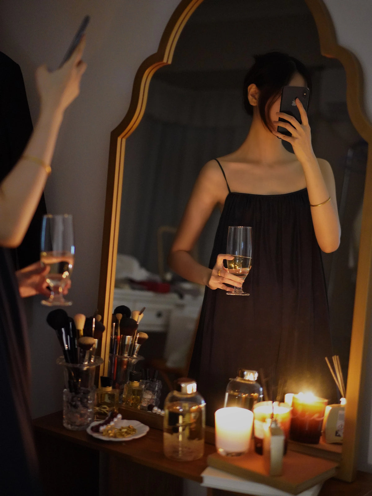 ケヤキガラスの洗練されたアンティークスタイルミラー - 美しいインテリアのアクセントに最適! hrn-5261