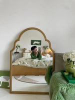 ケヤキガラスの洗練されたアンティークスタイルミラー - 美しいインテリアのアクセントに最適! hrn-5261