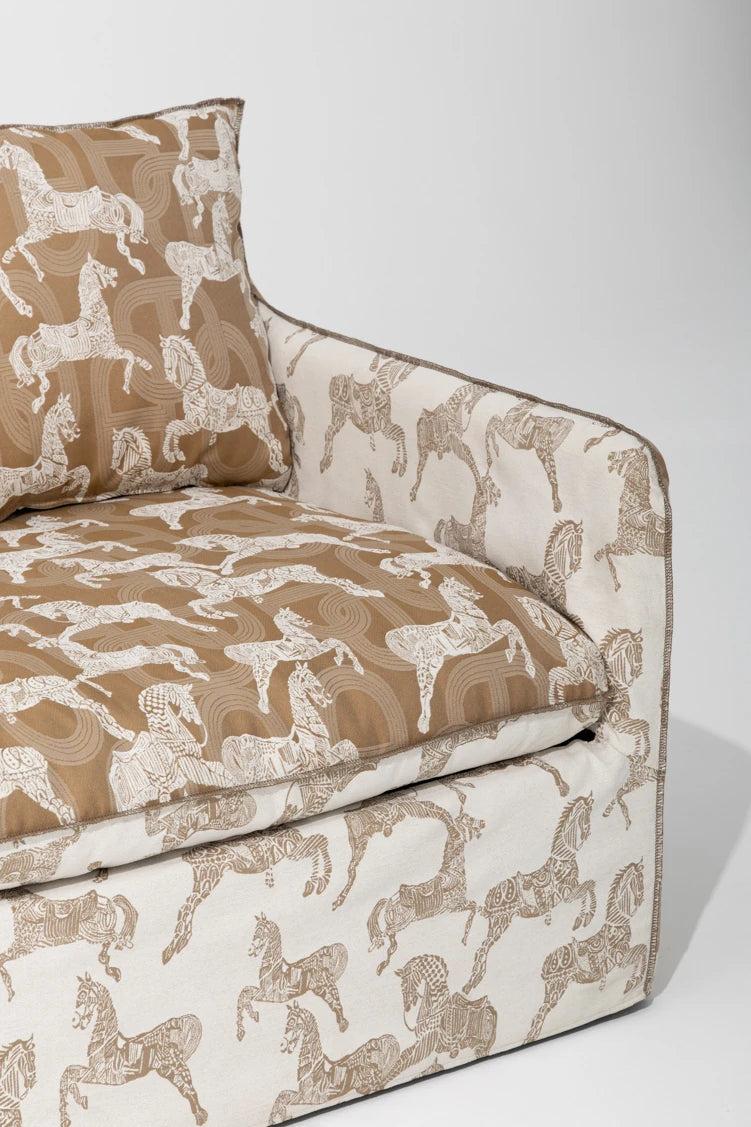 パイン材使用!ダウンとシリコンフィルの極上チェア - 快適さを追求したおしゃれなデザイン hrn-5264