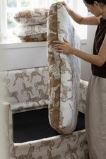 パイン材使用!ダウンとシリコンフィルの極上チェア - 快適さを追求したおしゃれなデザイン hrn-5264