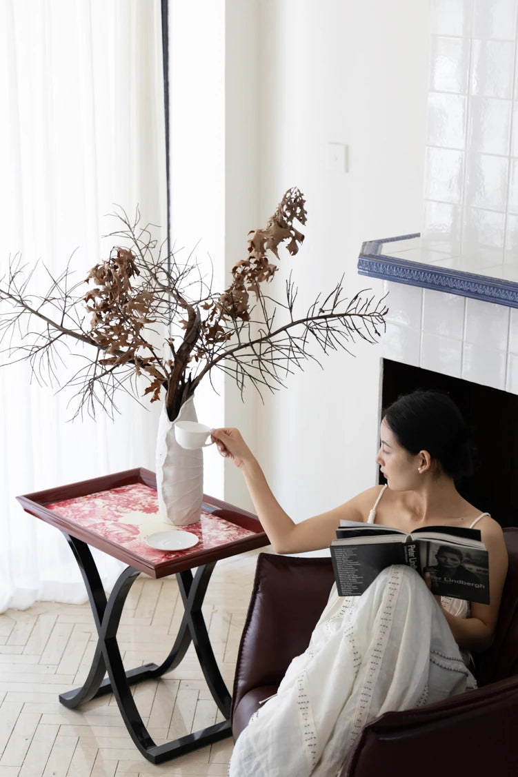 美しいカバノキ製センターテーブル - シックなデザインと優雅な花柄でリビングを彩る hrn-5266