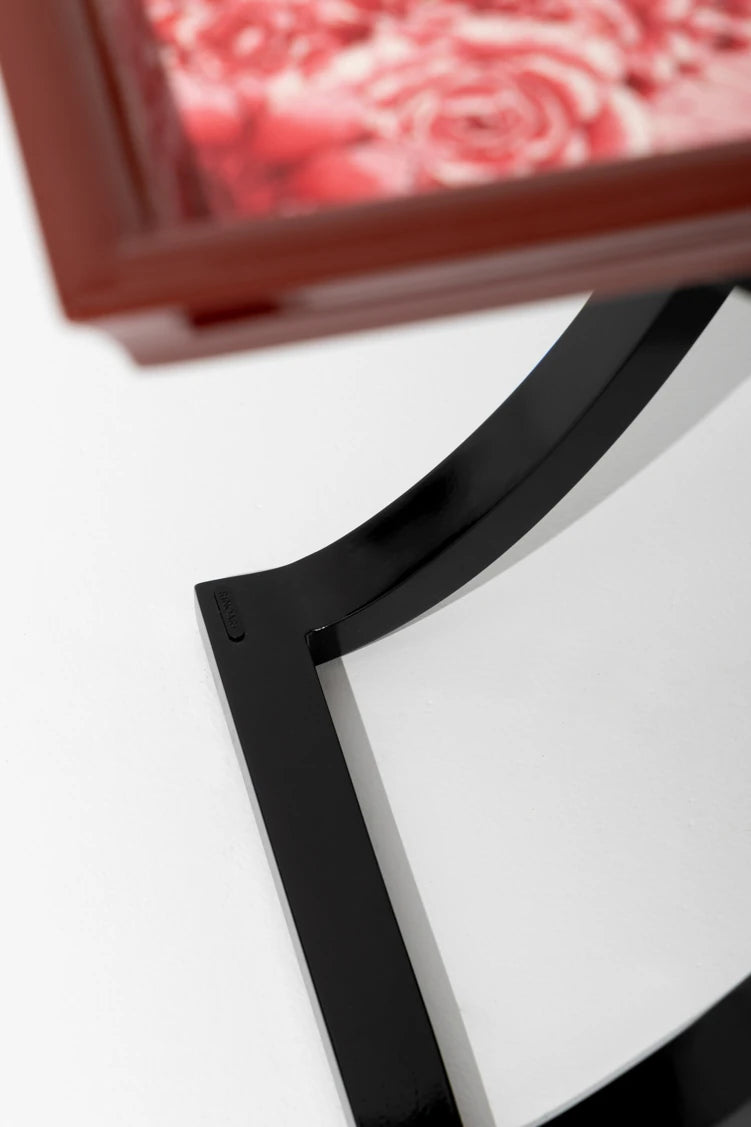 美しいカバノキ製センターテーブル - シックなデザインと優雅な花柄でリビングを彩る hrn-5266