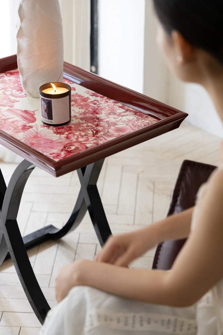 美しいカバノキ製センターテーブル - シックなデザインと優雅な花柄でリビングを彩る hrn-5266