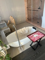 美しいカバノキ製センターテーブル - シックなデザインと優雅な花柄でリビングを彩る hrn-5266