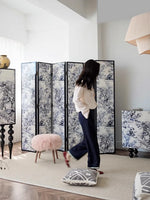 美しいカバノキ製センターテーブル - シックなデザインと優雅な花柄でリビングを彩る hrn-5266