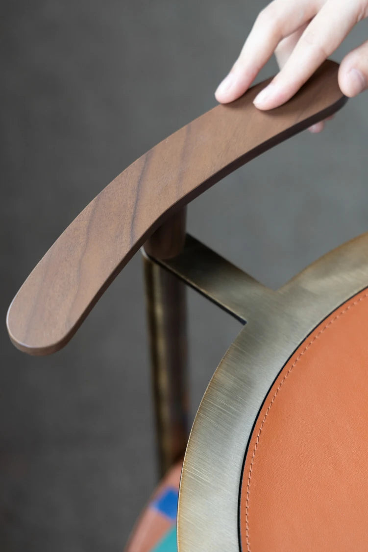 おしゃれなPUレザーとステンレス製センターテーブル|ウォールナットデザインでインテリアをアップデート! hrn-5267