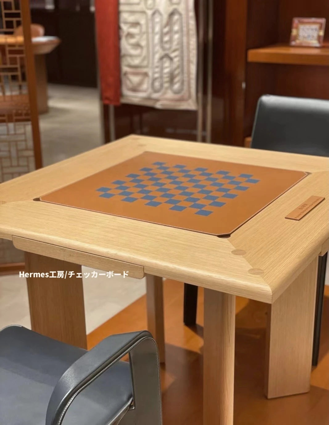 おしゃれなPUレザーとステンレス製センターテーブル|ウォールナットデザインでインテリアをアップデート! hrn-5267