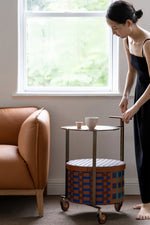 おしゃれなPUレザーとステンレス製センターテーブル|ウォールナットデザインでインテリアをアップデート! hrn-5267