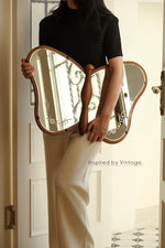 蝶型デザインのガラスミラー | 無垢材フレームのハンドカット仕上げ | おしゃれなインテリアに最適 hrn-5268