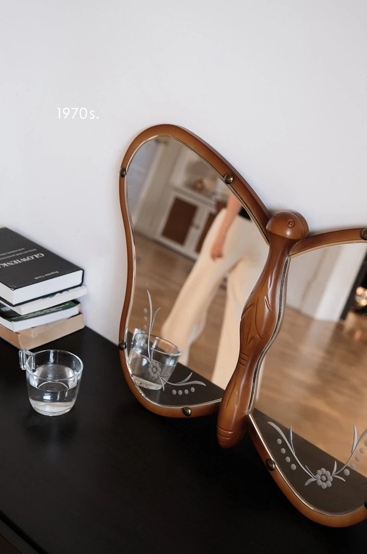 蝶型デザインのガラスミラー | 無垢材フレームのハンドカット仕上げ | おしゃれなインテリアに最適 hrn-5268