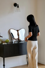 蝶型デザインのガラスミラー | 無垢材フレームのハンドカット仕上げ | おしゃれなインテリアに最適 hrn-5268