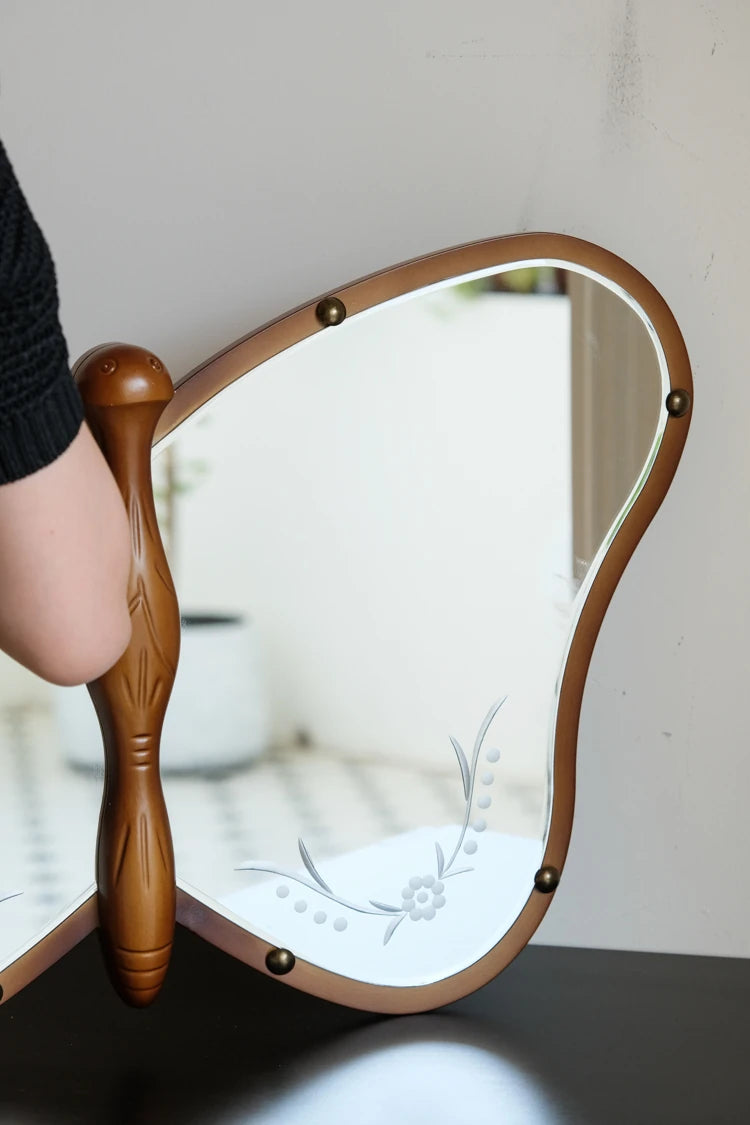 蝶型デザインのガラスミラー | 無垢材フレームのハンドカット仕上げ | おしゃれなインテリアに最適 hrn-5268