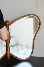 蝶型デザインのガラスミラー | 無垢材フレームのハンドカット仕上げ | おしゃれなインテリアに最適 hrn-5268