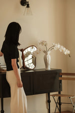 蝶型デザインのガラスミラー | 無垢材フレームのハンドカット仕上げ | おしゃれなインテリアに最適 hrn-5268