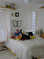 蝶型デザインのガラスミラー | 無垢材フレームのハンドカット仕上げ | おしゃれなインテリアに最適 hrn-5268