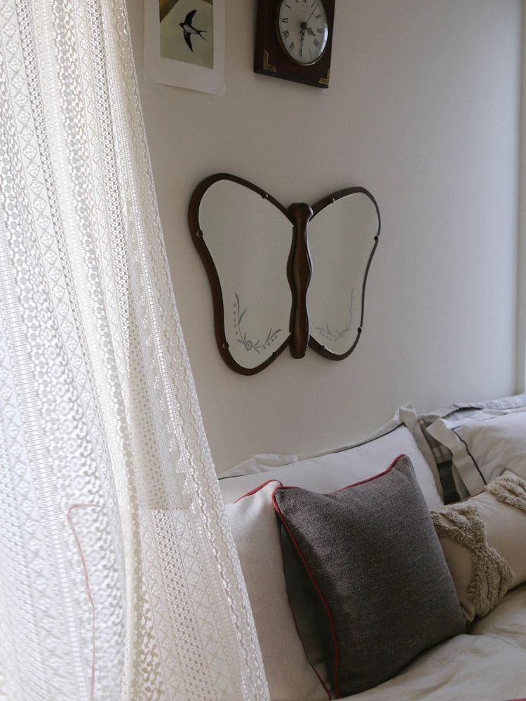 蝶型デザインのガラスミラー | 無垢材フレームのハンドカット仕上げ | おしゃれなインテリアに最適 hrn-5268