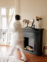 蝶型デザインのガラスミラー | 無垢材フレームのハンドカット仕上げ | おしゃれなインテリアに最適 hrn-5268