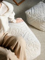 蝶型デザインのガラスミラー | 無垢材フレームのハンドカット仕上げ | おしゃれなインテリアに最適 hrn-5268