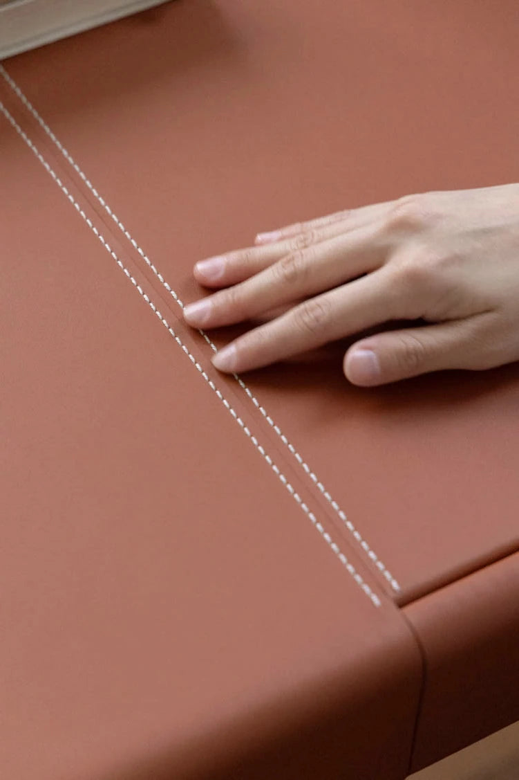 アッシュ材のスタイリッシュなデスク - 合成皮革のデザインが魅力的! hrn-5269