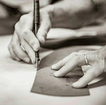 アッシュ材のスタイリッシュなデスク - 合成皮革のデザインが魅力的! hrn-5269