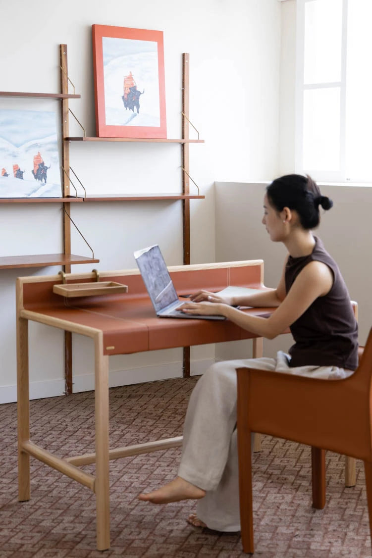 アッシュ材のスタイリッシュなデスク - 合成皮革のデザインが魅力的! hrn-5269