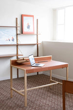 アッシュ材のスタイリッシュなデスク - 合成皮革のデザインが魅力的! hrn-5269