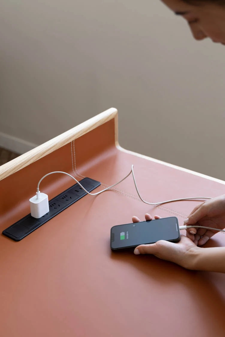 アッシュ材使用のおしゃれな合成皮革チェア - 高品質・デザイン重視の快適な座り心地 hrn-5270