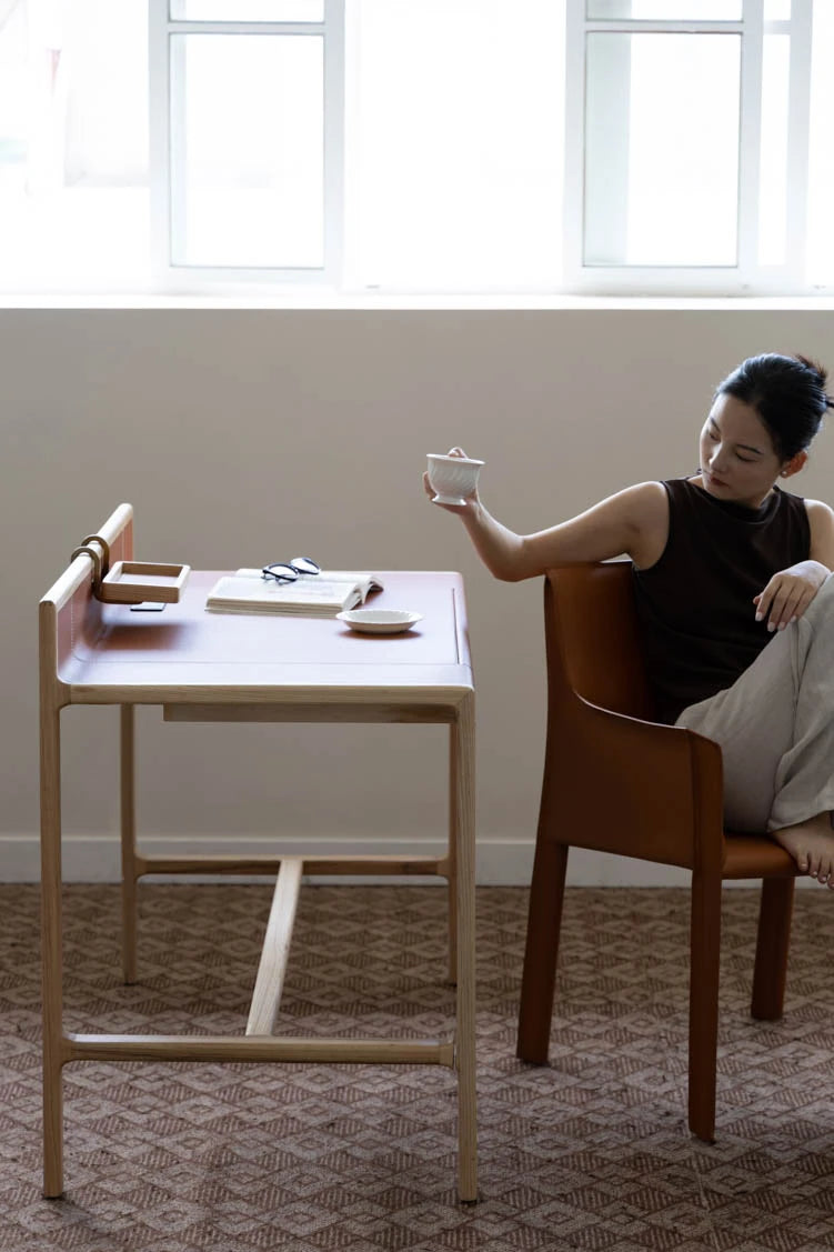 アッシュ材使用のおしゃれな合成皮革チェア - 高品質・デザイン重視の快適な座り心地 hrn-5270