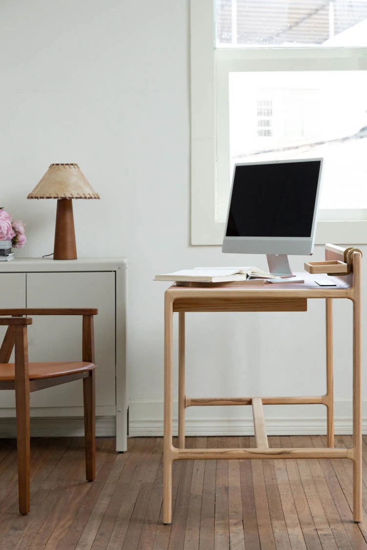 アッシュ材使用のおしゃれな合成皮革チェア - 高品質・デザイン重視の快適な座り心地 hrn-5270