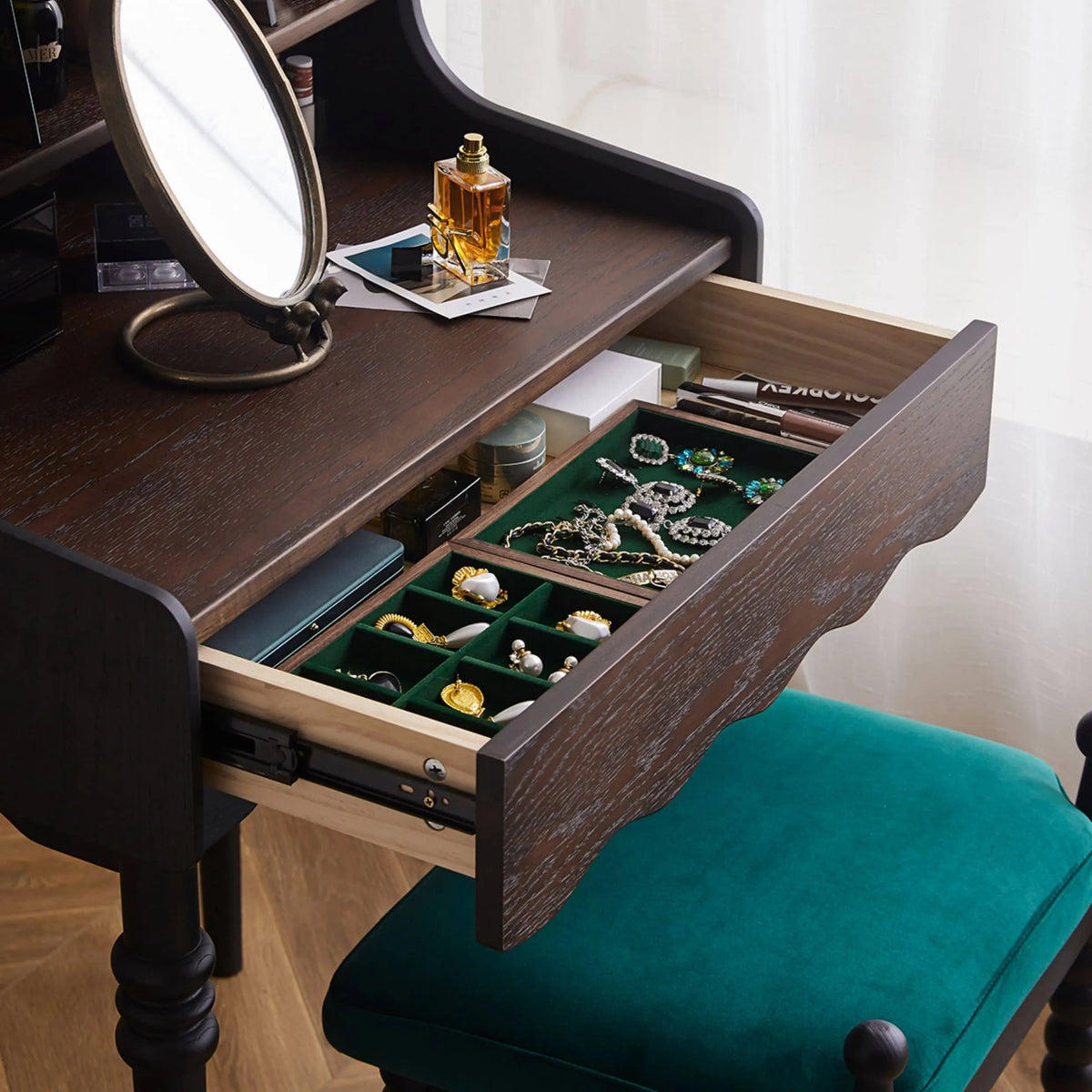 レッドオーク製ヴィンテージスツール|スタイリッシュなデザインでお部屋を彩る hsmjx-4163