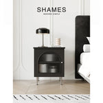 シンプルモダンナイトテーブル | 耐久性のある多層板・ステンレス・ガラス製 | リビングや寝室に最適な収納オプション hsms-4910