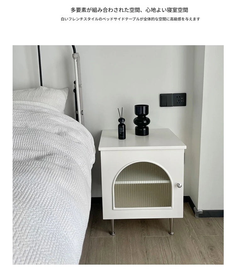 シンプルモダンナイトテーブル | 耐久性のある多層板・ステンレス・ガラス製 | リビングや寝室に最適な収納オプション hsms-4910