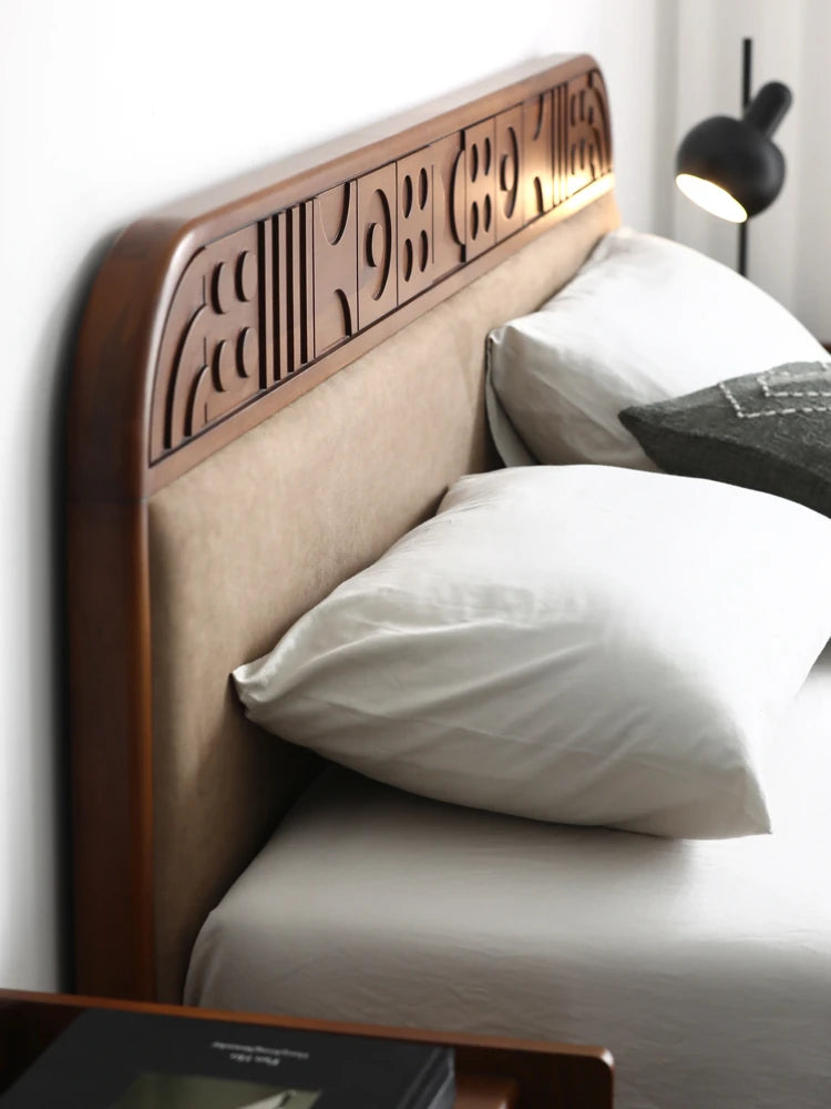 無垢材エアレザー使用モダンベッド|レッドサンダルウッド仕上げ|スタイリッシュで快適な寝室づくりに最適 hsxz-2156