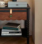 レッドオーク製ナイトテーブル|スタイリッシュなデザインと機能性|おしゃれなインテリアに最適 hsxz-2169