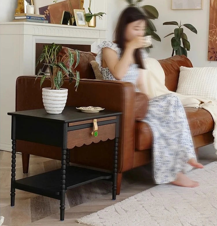 レッドオーク製ナイトテーブル|スタイリッシュなデザインと機能性|おしゃれなインテリアに最適 hsxz-2169